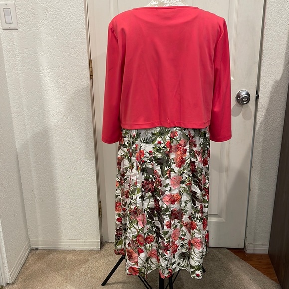 Very Beautiful Women's Floral 2 Piece Dress - Picture 4 of 10